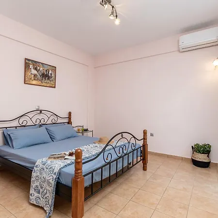 Nick & Debbie's Two-storey Appartement *
