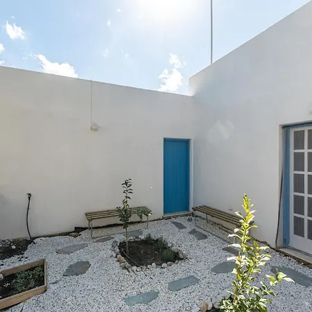 Nick & Debbie's Two-storey Appartement