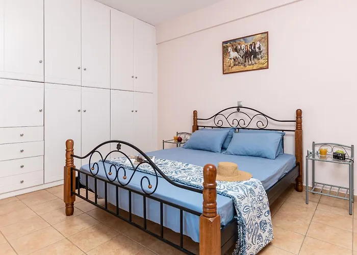 Nick & Debbie's Two-storey Apartment Melanes