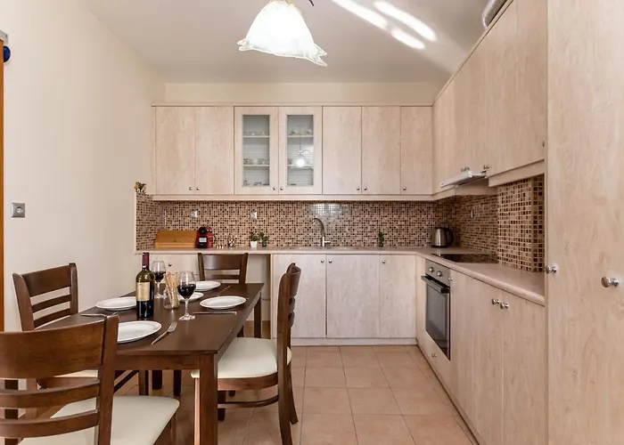 Nick & Debbie's Two-storey * Melanes